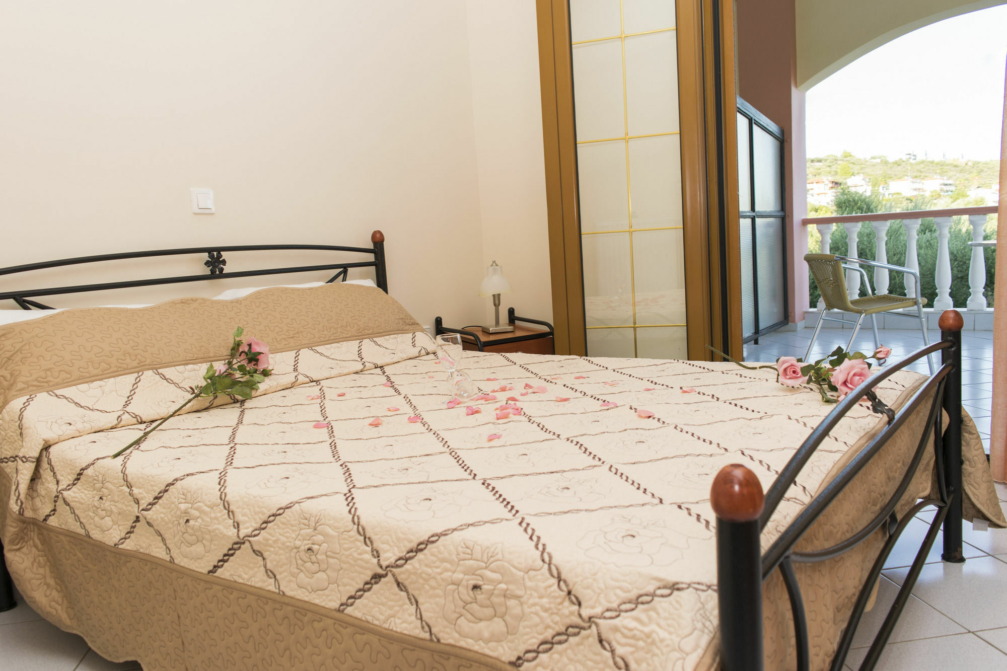 Sofia Apartments Mavrovoúnion 外观 照片