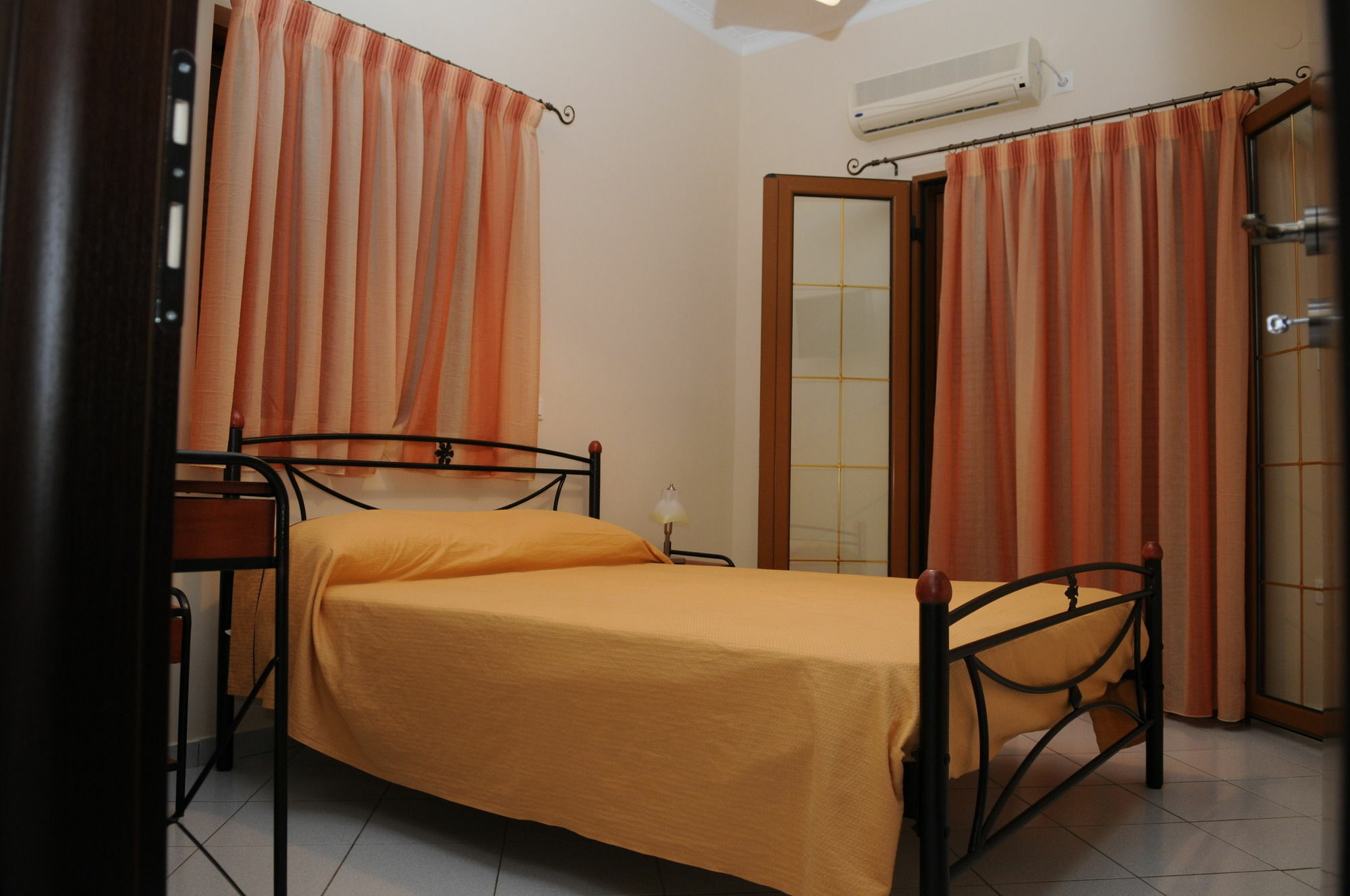 Sofia Apartments Mavrovoúnion 外观 照片
